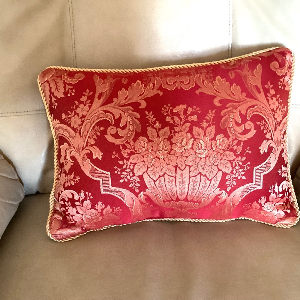 Accent pillow
